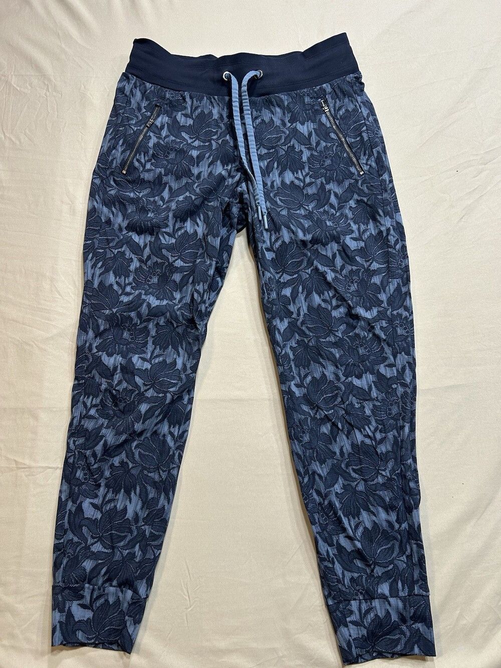 Athleta Trekkie North Jogger Ethereal Bloom Cottage Size 8 Nylon Blue Floral